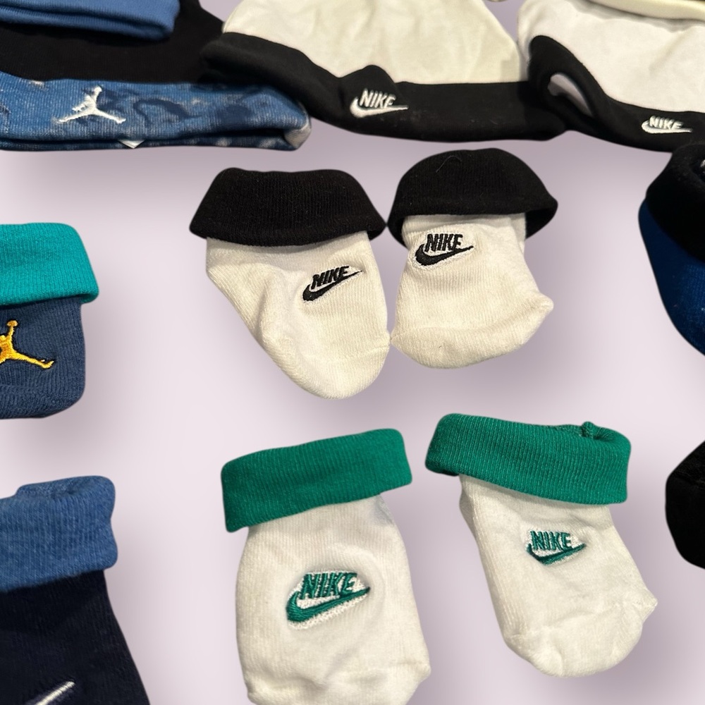 Nike Baby Hat and Bootie Set - 9 Hats And 6 Pairs of Socks Sz Newborn to 6 Mon - Picture 3 of 8
